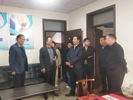 新鄉市人大常委會副秘書長、辦公室主任郭培山蒞臨振動協會和高服機械指導工作